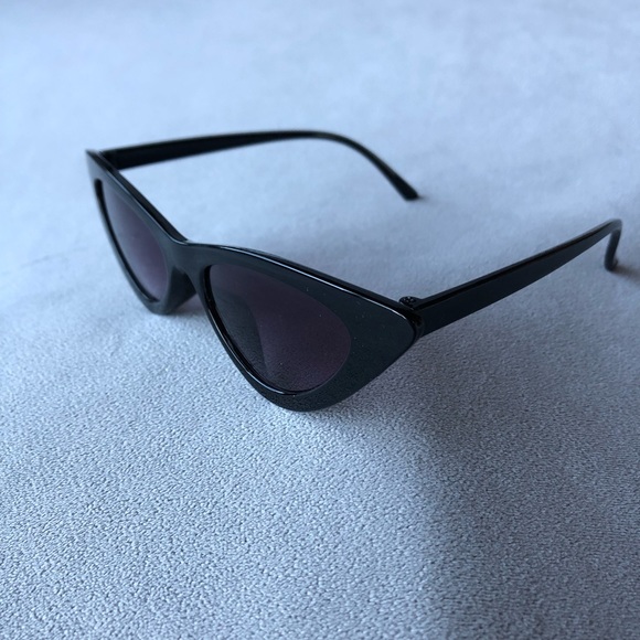 Black Cat Eye Sunglasses ~ Pink-Purple Lens ~ Brand New! - Picture 2 of 7